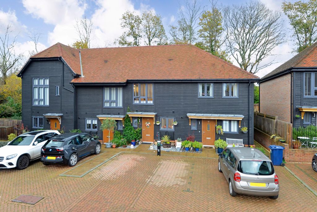 Property photo 1 of 15 Photo 4