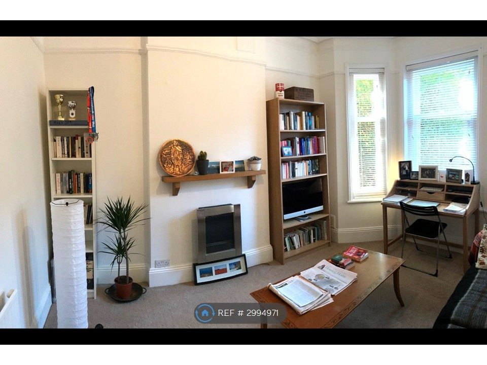 Property photo 1 of 7 Living Room