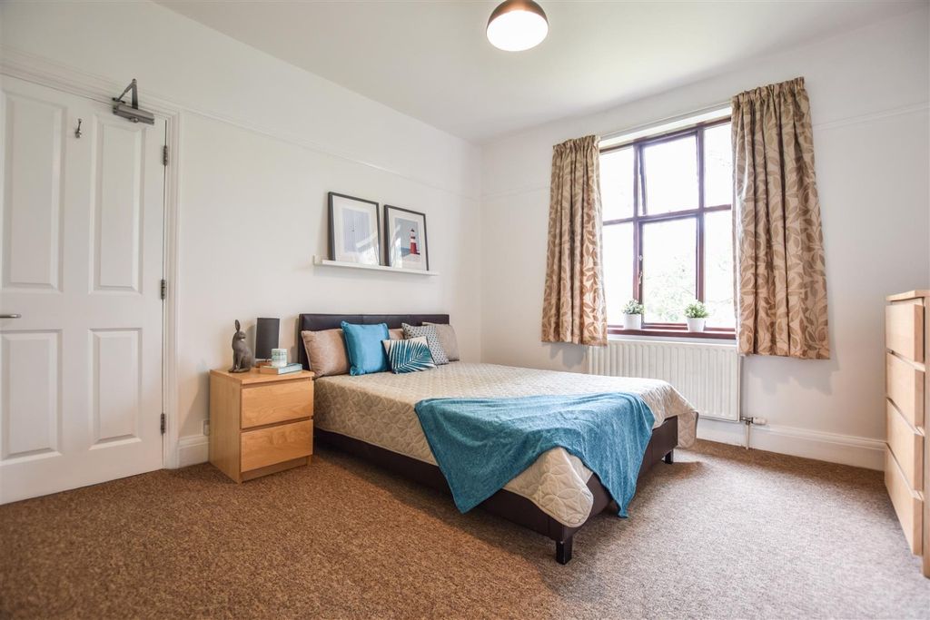 Property photo 1 of 9 4338410