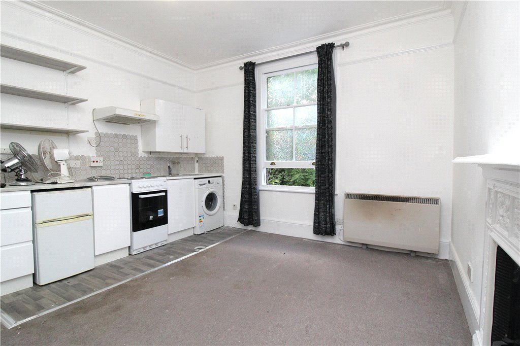Property photo 3 of 6 Studio