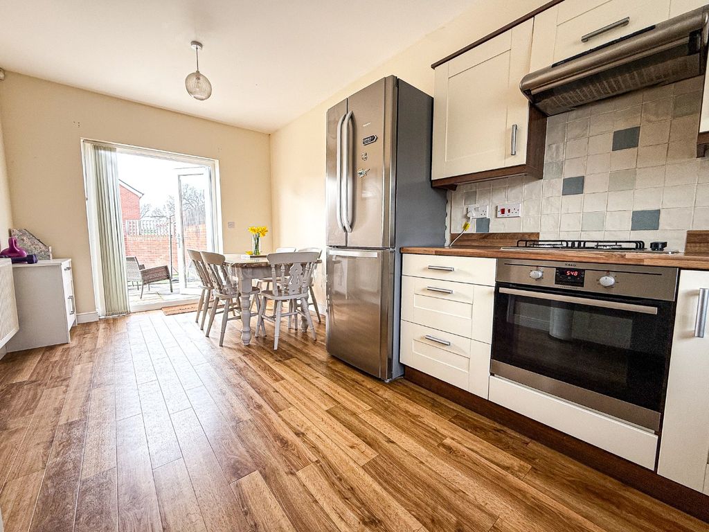 Property photo 2 of 19 4806164