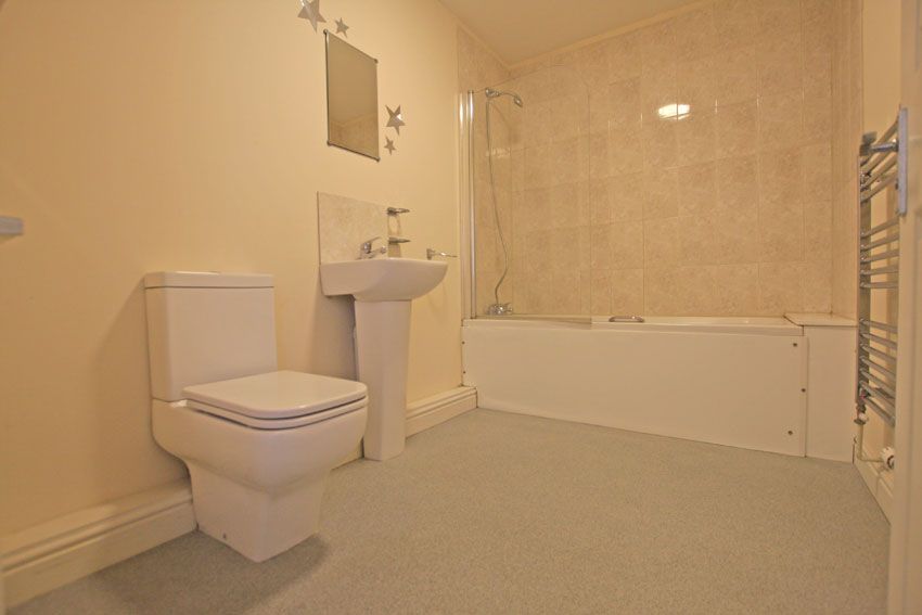 Property photo 2 of 6 Bathroom 