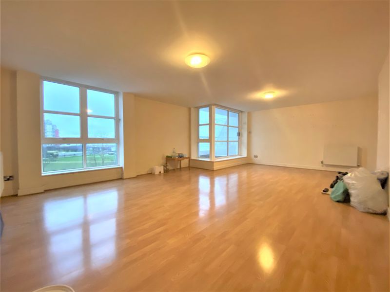 Property photo 1 of 12 Photo 8