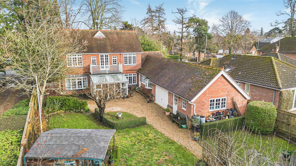 Property photo 2 of 27