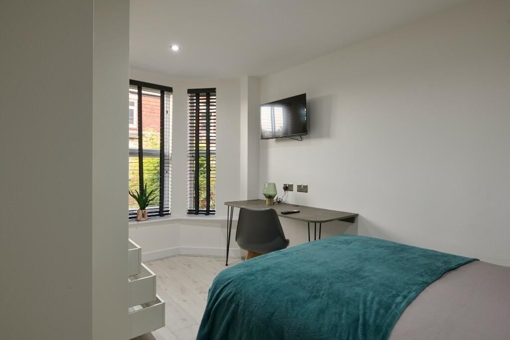 Property photo 1 of 9 A Bright And Modern Master Bedroom Featuring A Com...