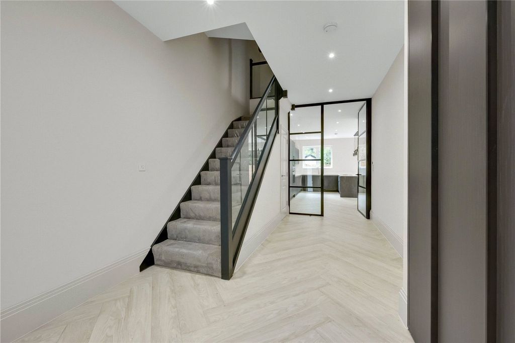 Property photo 2 of 13 Hallway