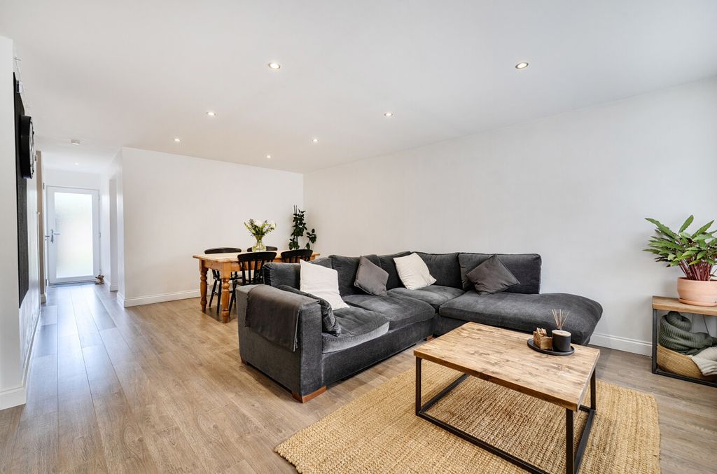 Property photo 3 of 18 1454432-3-6A0447A...