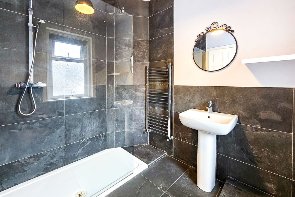 Additional image 12 of 2 bed flat for sale4 West Cliffe Grove, Harrogate HG2