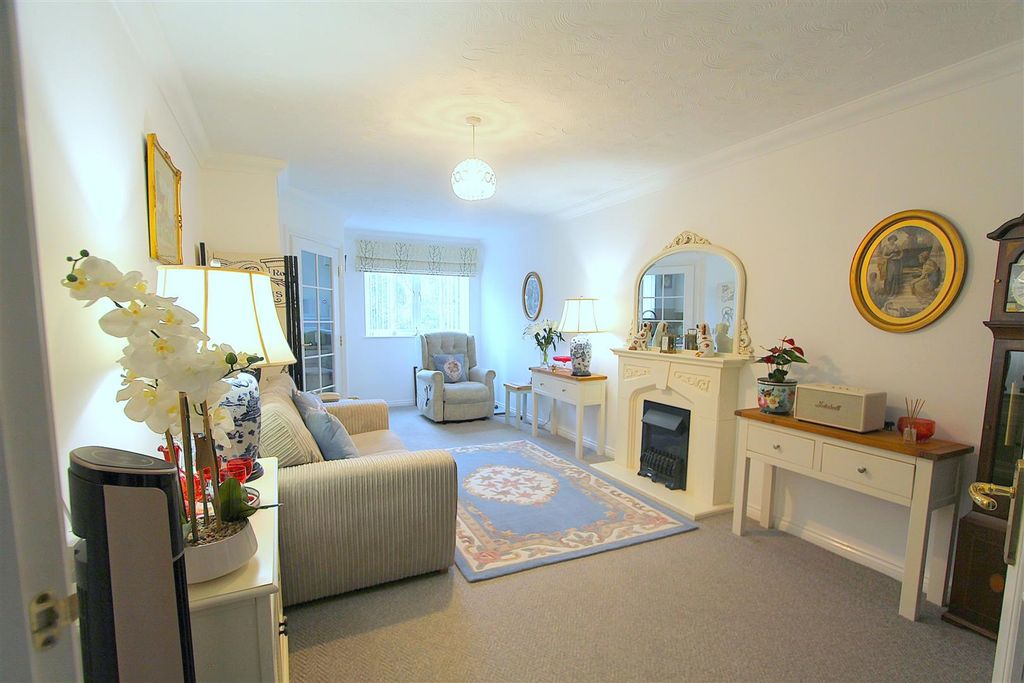 Property photo 1 of 14 Lounge 3.Jpg