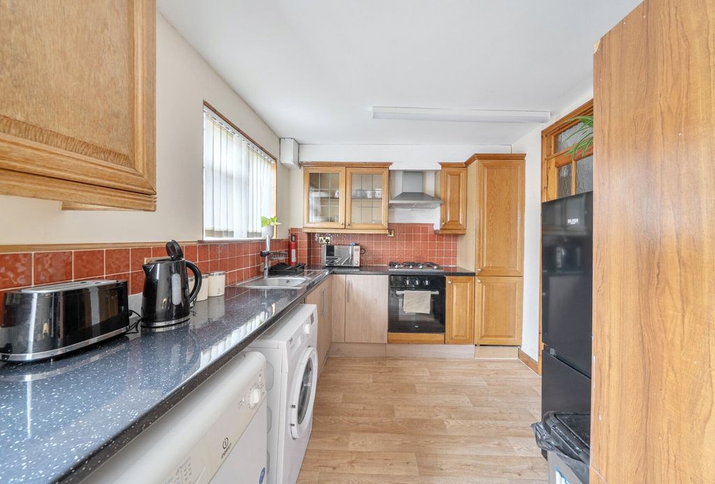 Property photo 3 of 11 Picture No. 24