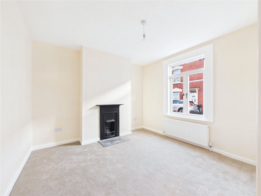 Property photo 2 of 16 Picture No. 21