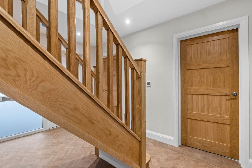 Property photo 2 of 16 Hallway