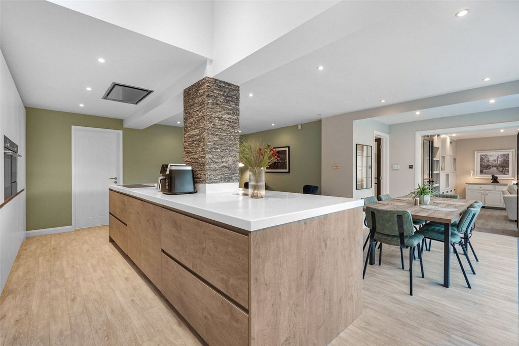 Property photo 3 of 22 Kitchen/Dining Room