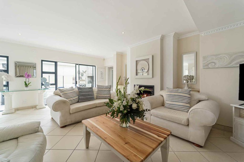 Property photo 3 of 37