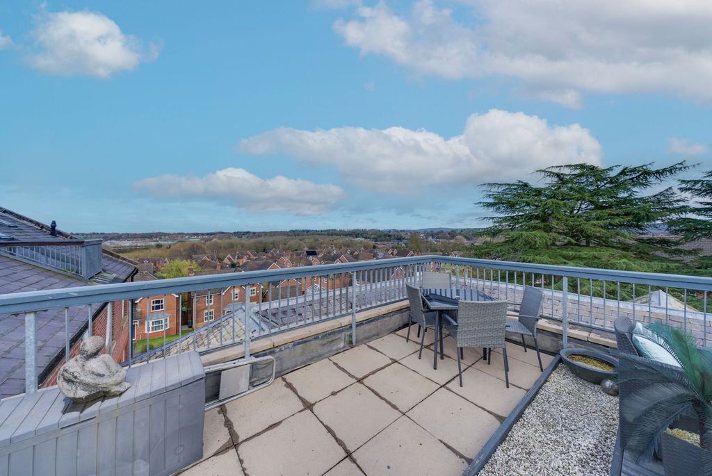 Property photo 3 of 25