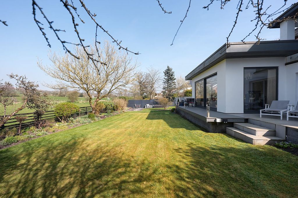 Property photo 3 of 32 4397959