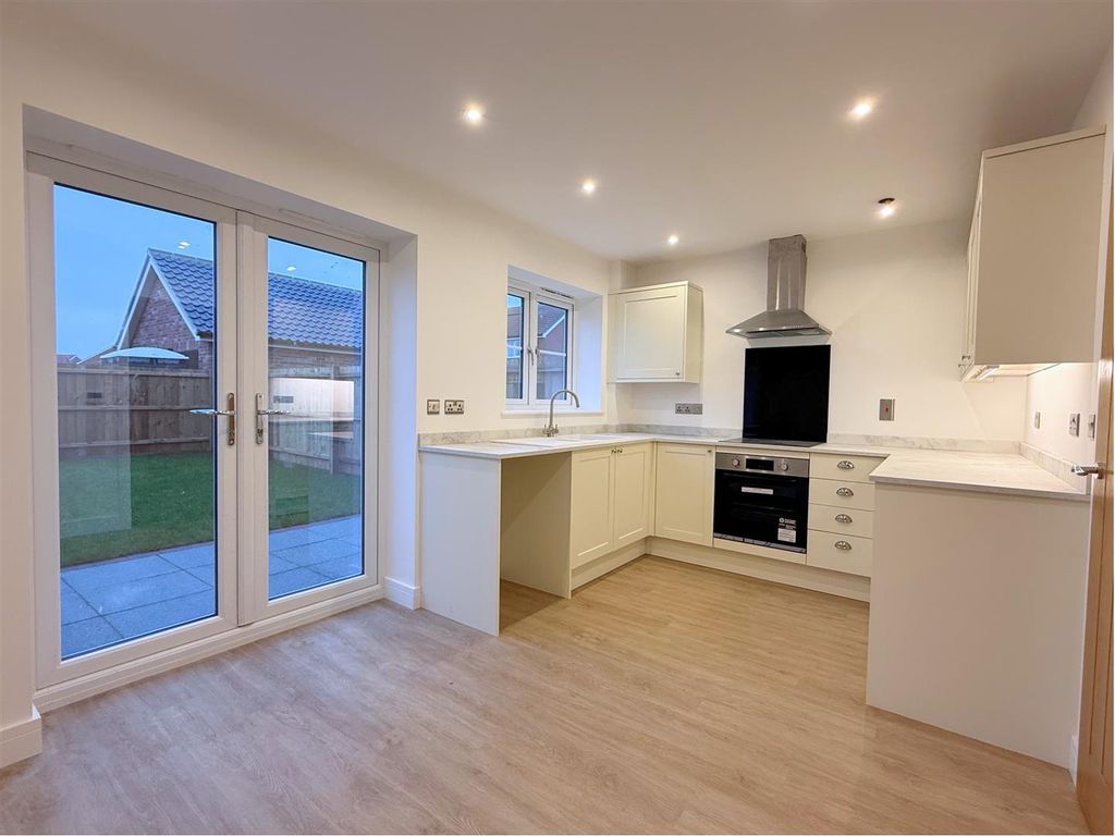 Property photo 2 of 13 Kitchen Diner