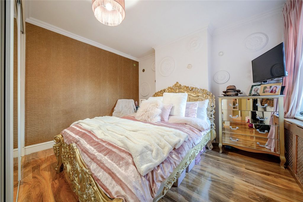 Property photo 3 of 22 Bedroom