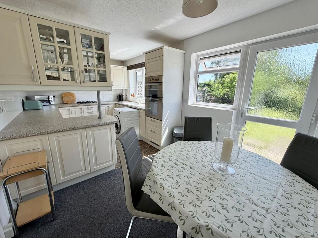 Property photo 3 of 20 Kitchen/Diner