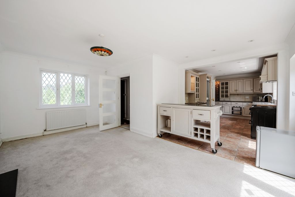 Property photo 1 of 13 1483907-8-6A3E721...