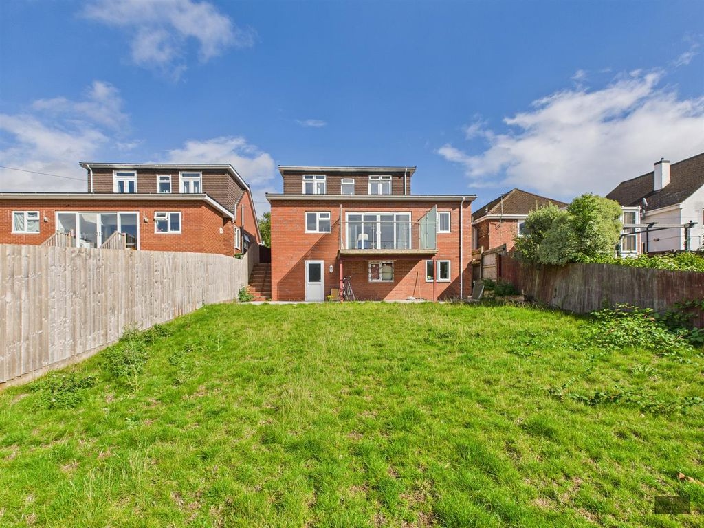 Property photo 2 of 16 Cam02887G0-Pr0525-Still037.Jpg