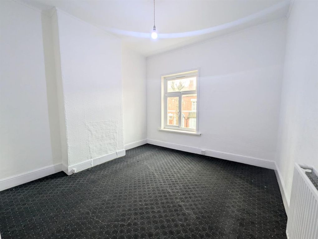 Property photo 3 of 4 Somerset Rm2.Jpg