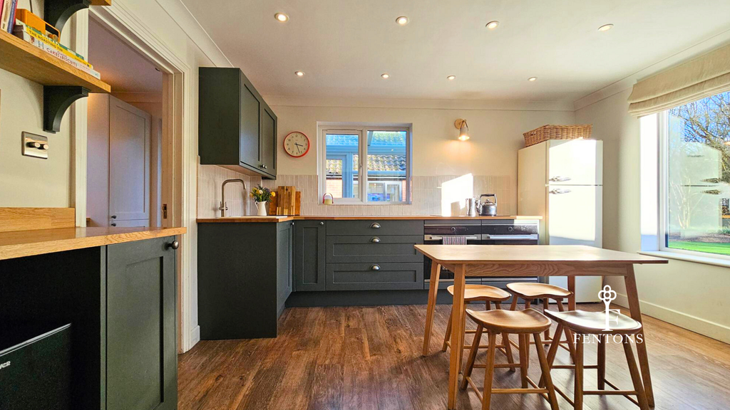 Property photo 3 of 46 Kitchen
