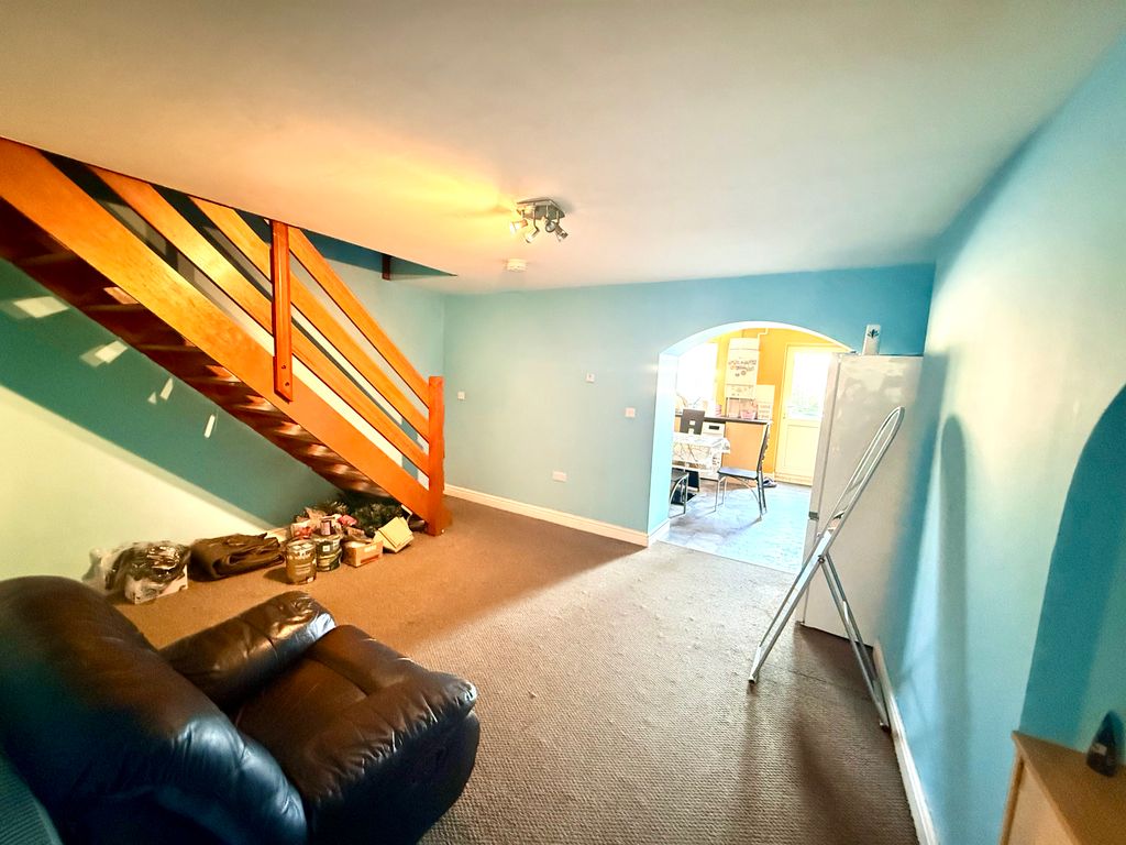 Property photo 3 of 5