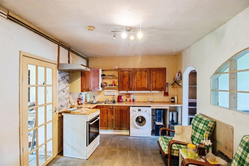 Property photo 3 of 11