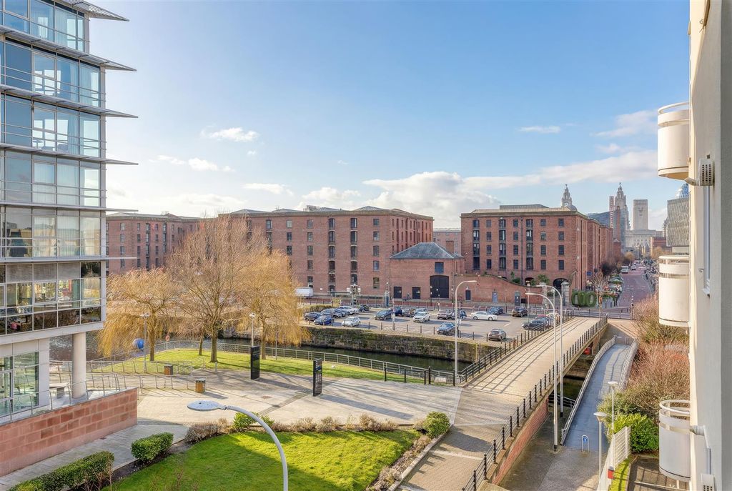 Property photo 3 of 23 133 Royal Quay_25.Jpg