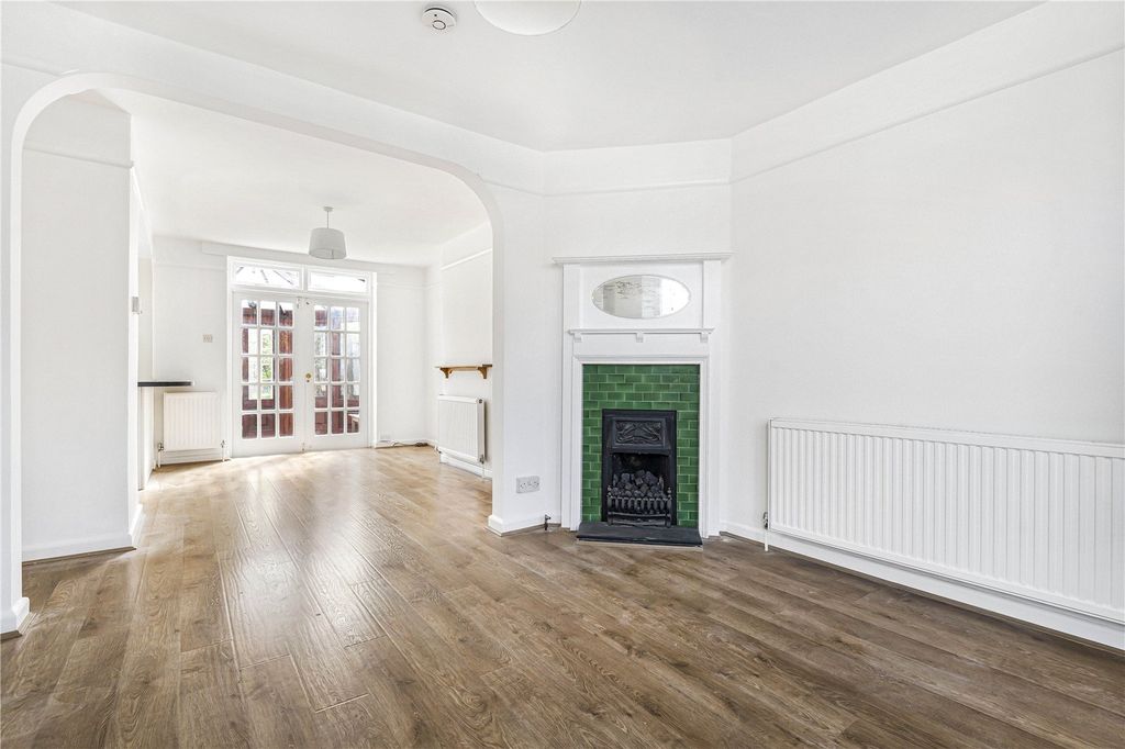 Property photo 2 of 15 Sitting Room