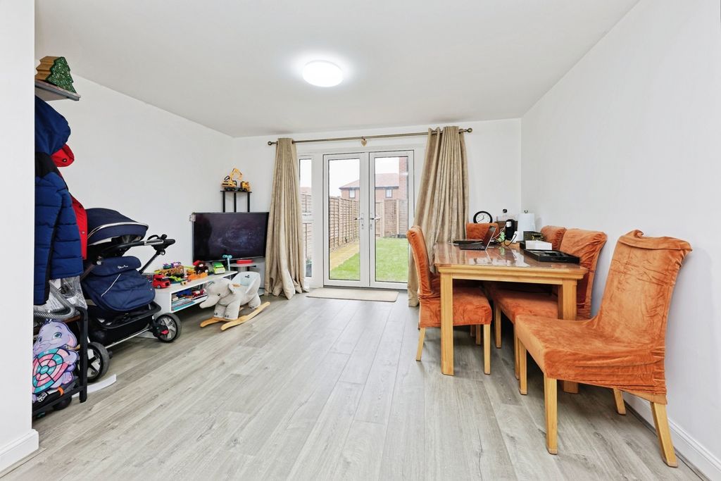 Property photo 3 of 20 Pbox-Img.Jpg