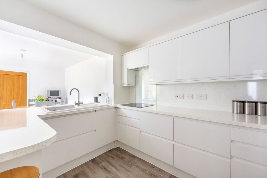 Property photo 3 of 23