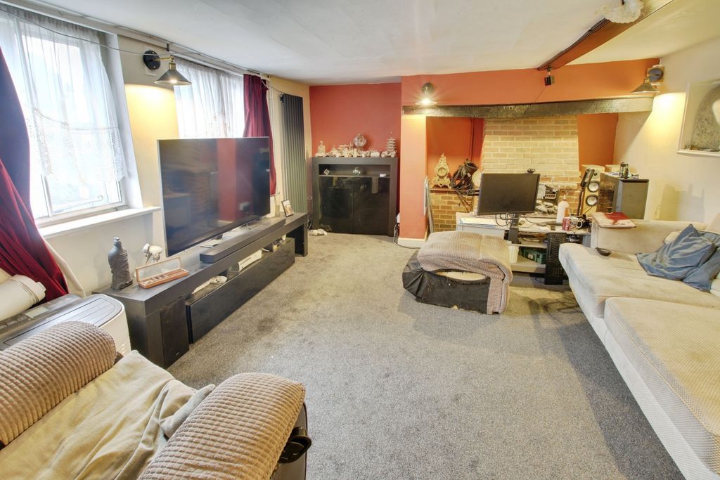 Property photo 3 of 8