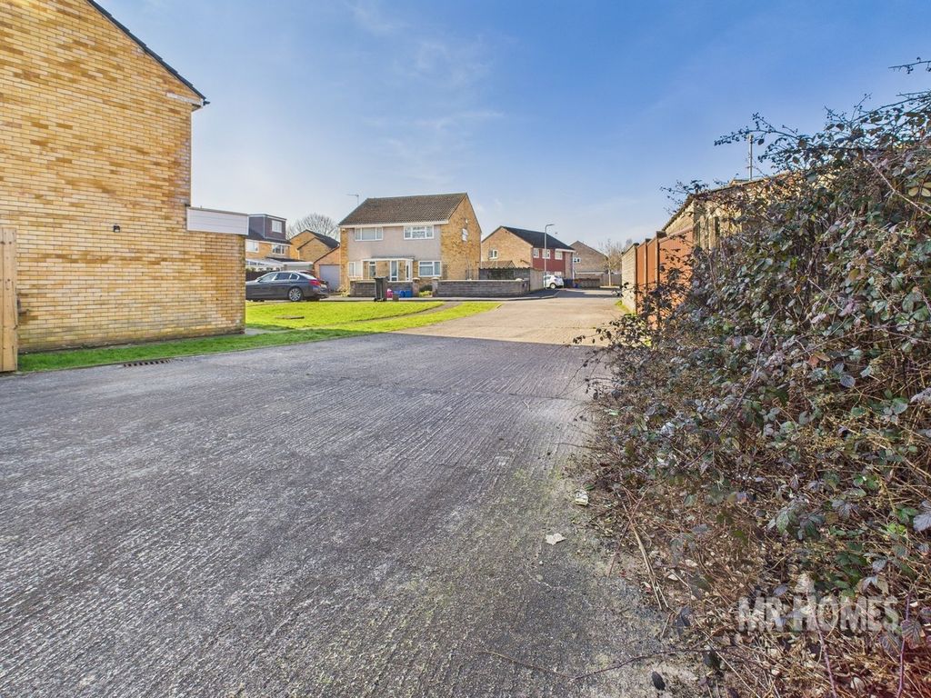 Property photo 3 of 28