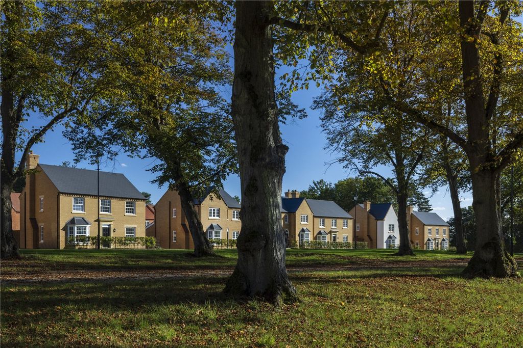 Property photo 1 of 14 Houghton Grange
