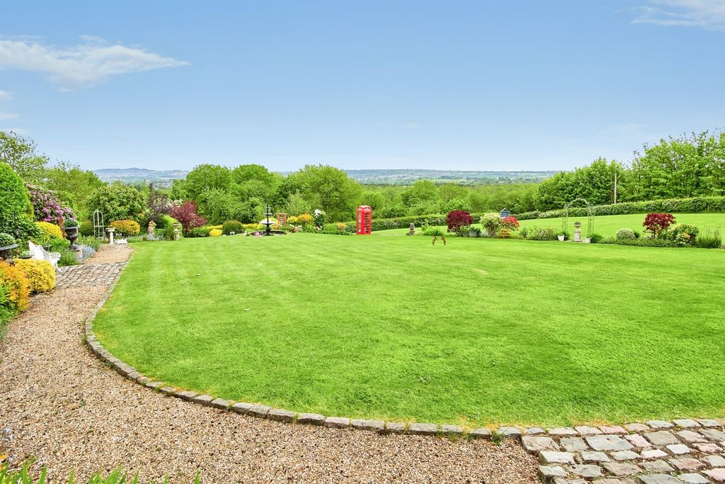 Property photo 2 of 33