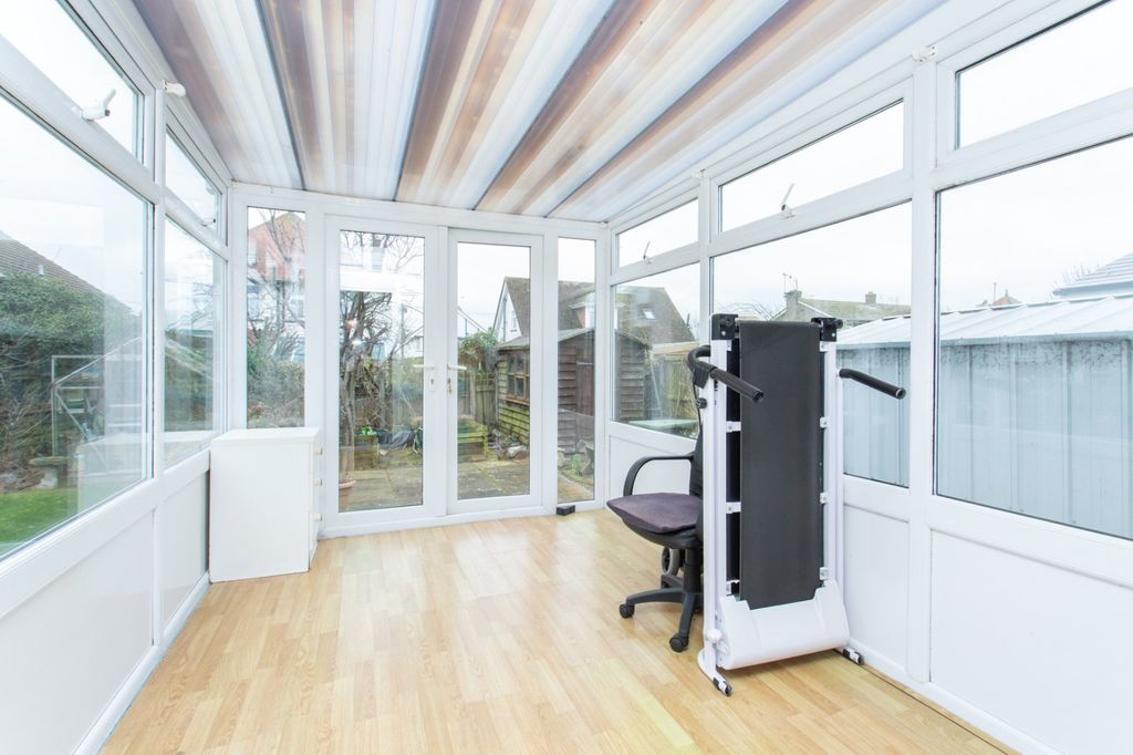 Property photo 3 of 12 Picture 3