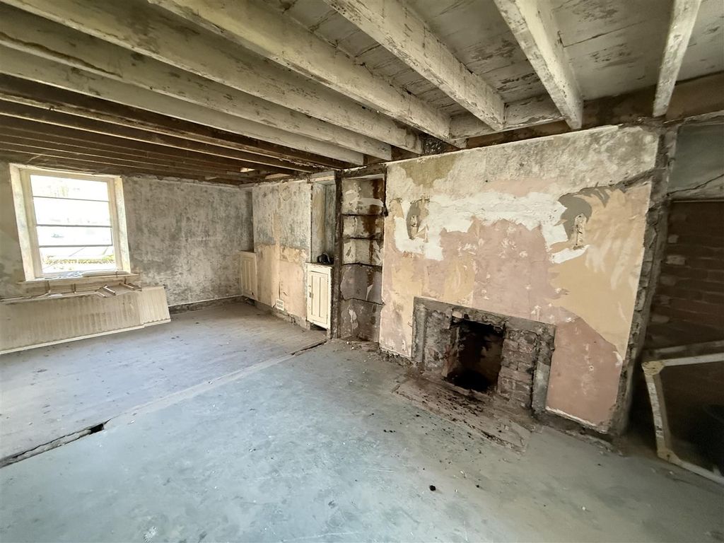 Property photo 2 of 17 Living Room