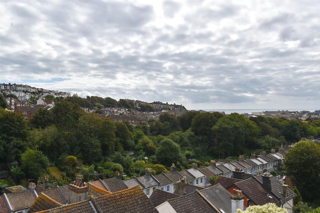 Property photo 2 of 10 Views