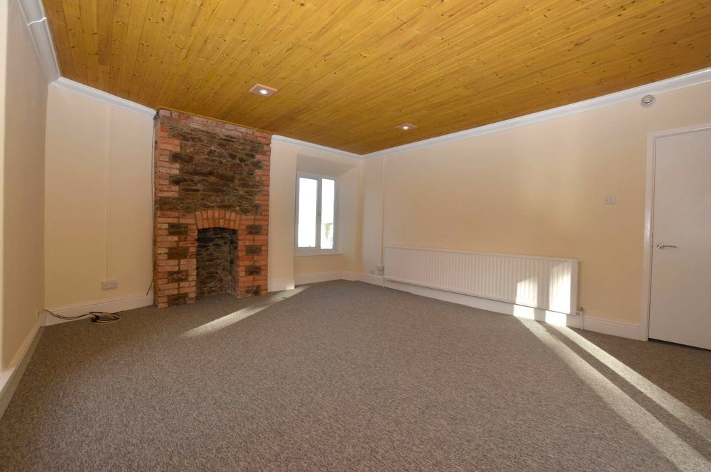 Additional image 10 of 3 bed flat to rentRailway Cottages, Falmouth, Cornwall TR11