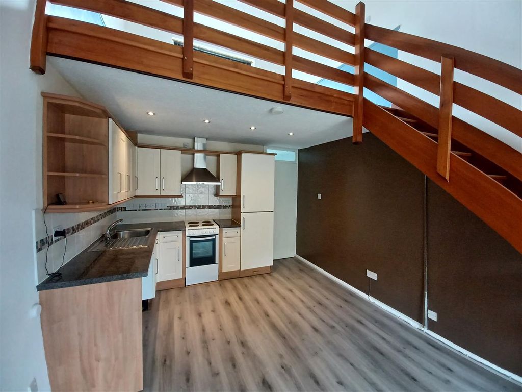 Property photo 2 of 6 Kitchen
