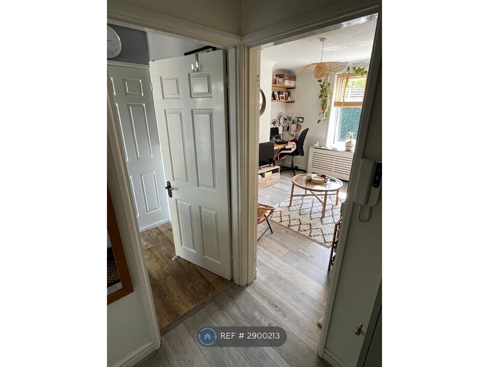 Property photo 3 of 16 Hallway