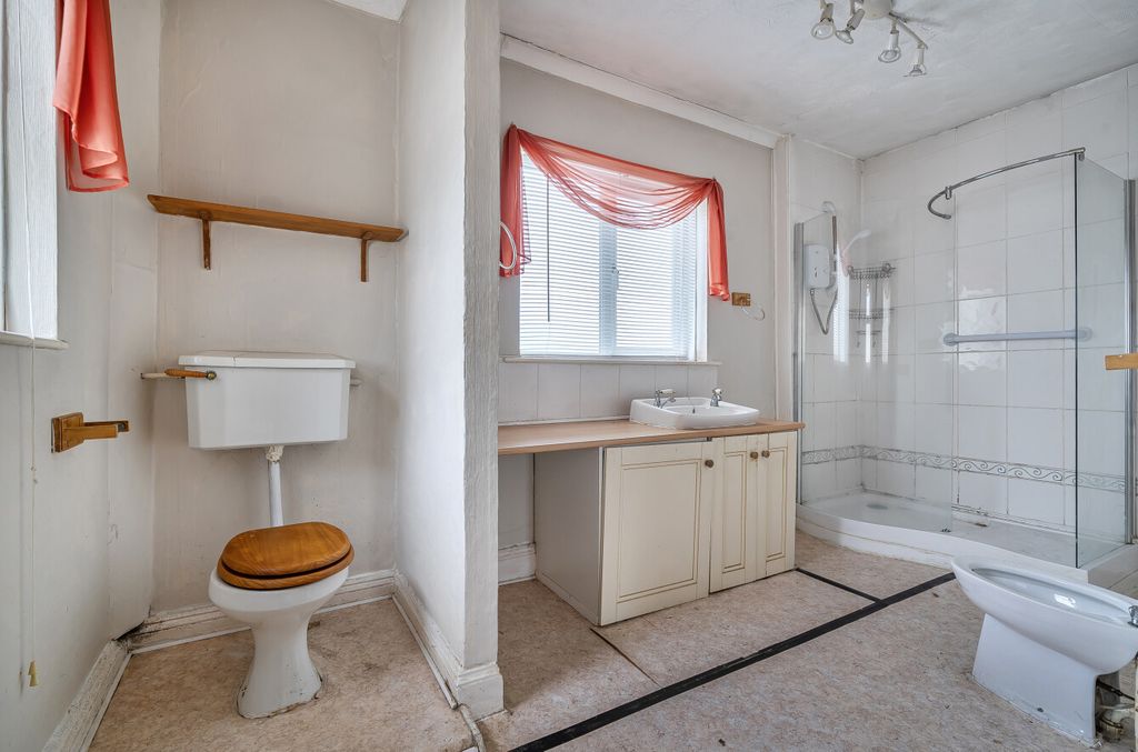 Property photo 3 of 19 1417744-16-69949d...