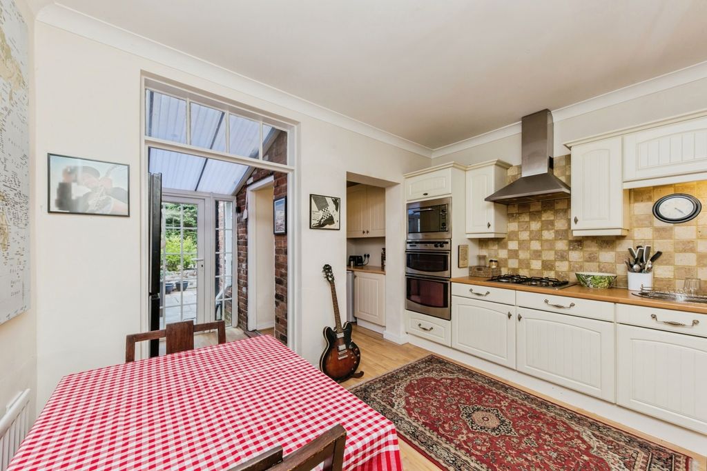 Property photo 2 of 17 Photo