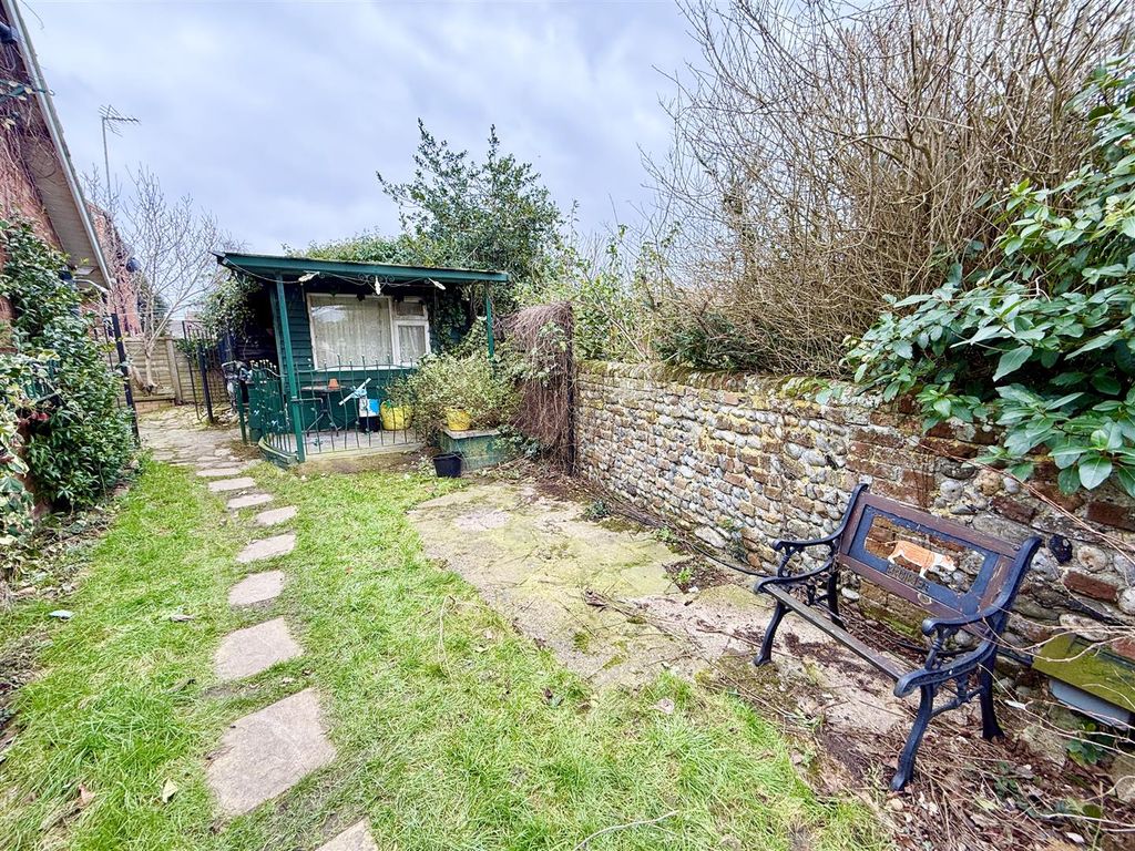 Property photo 1 of 15 Garden To Side