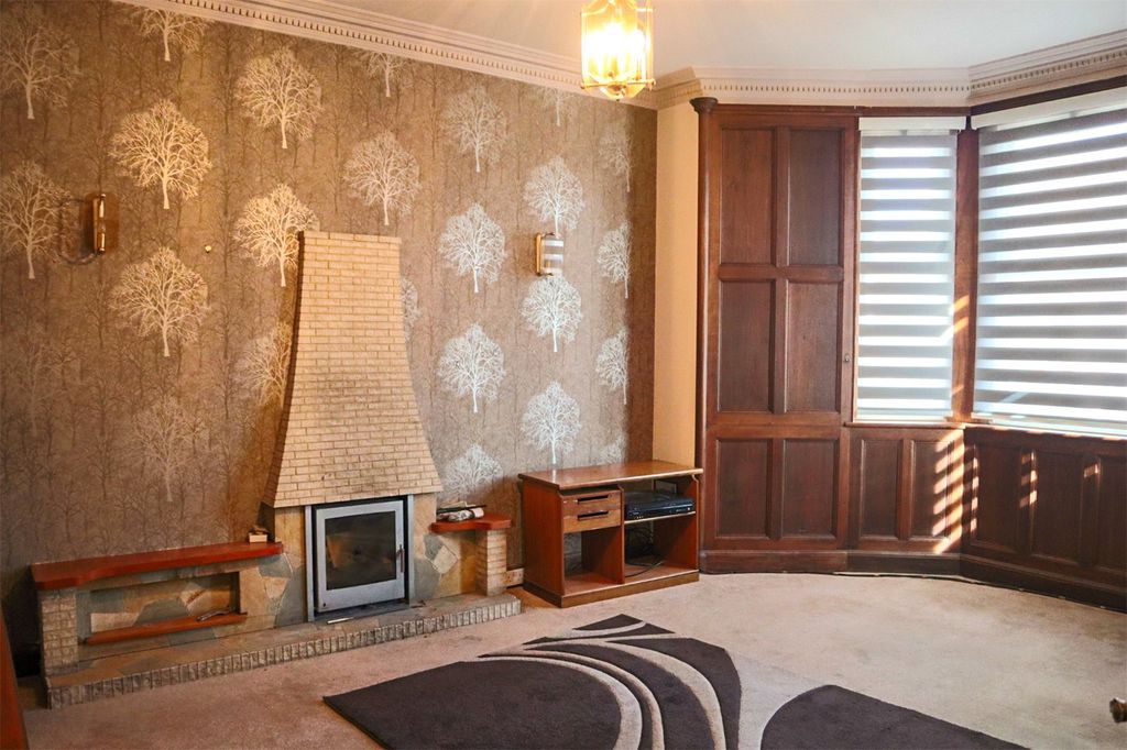 Property photo 3 of 29 Lounge