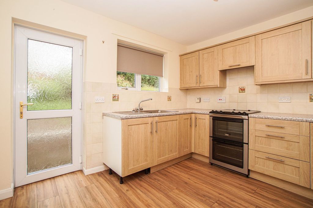 Property photo 3 of 15 Kitchen