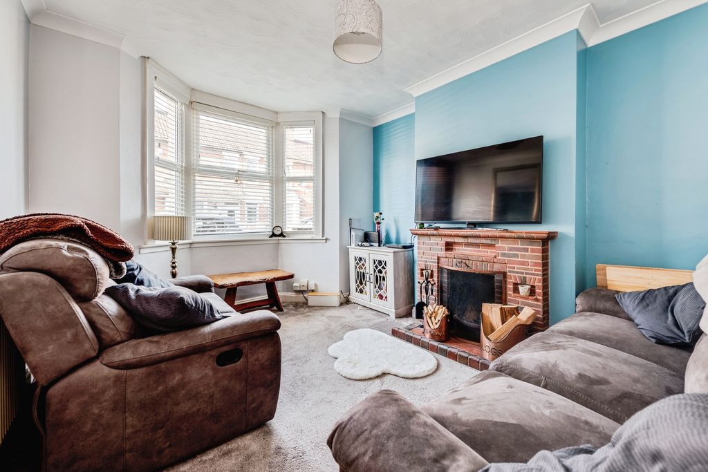 Property photo 2 of 17