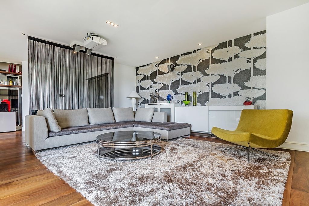 Property photo 3 of 10 Living Room 2